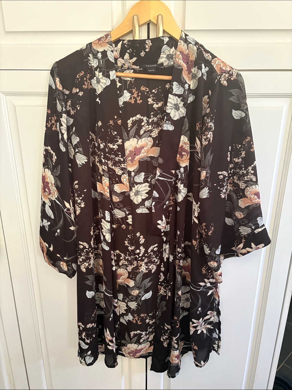 Tahari Floral Lace-Trim Kimono Robe in Black and Blush S/M